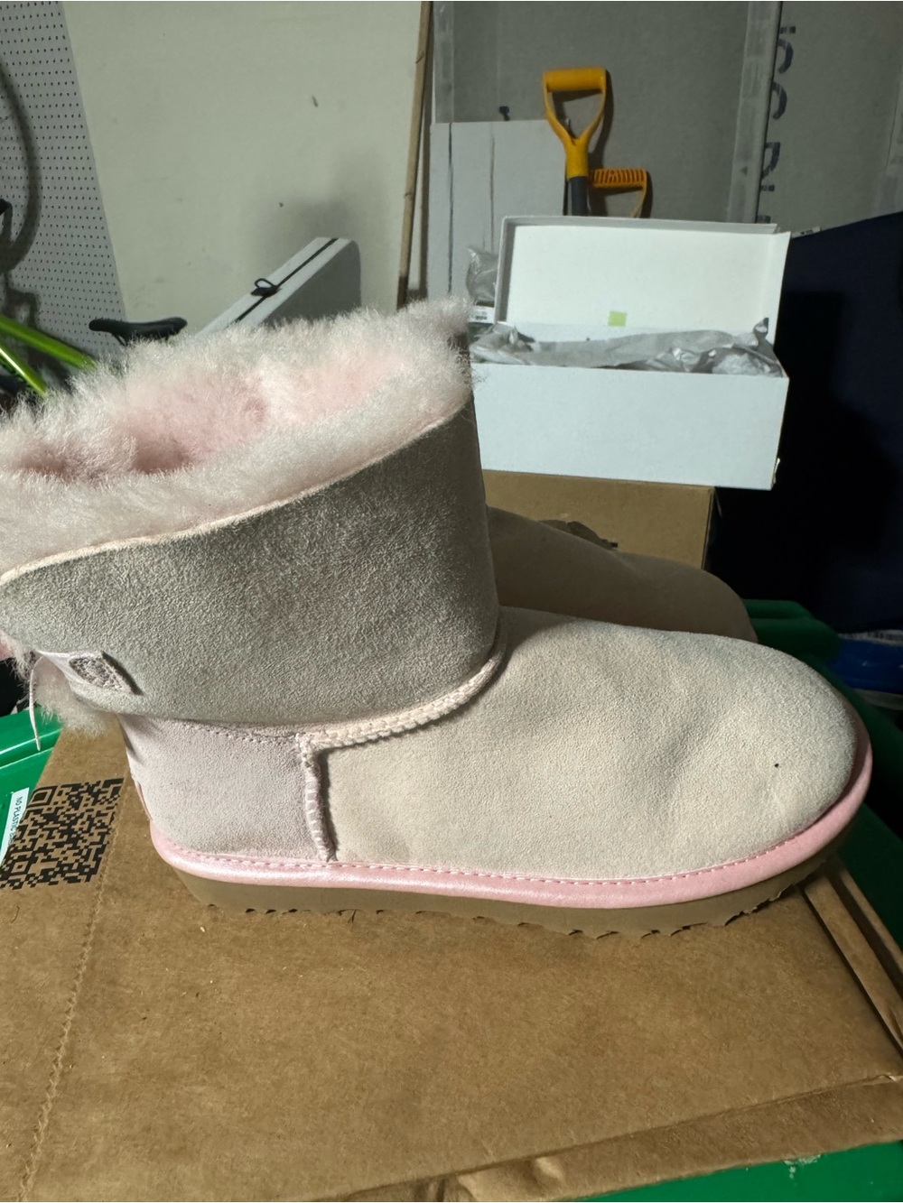 Brand New Women Uggs - Picture 2 of 4